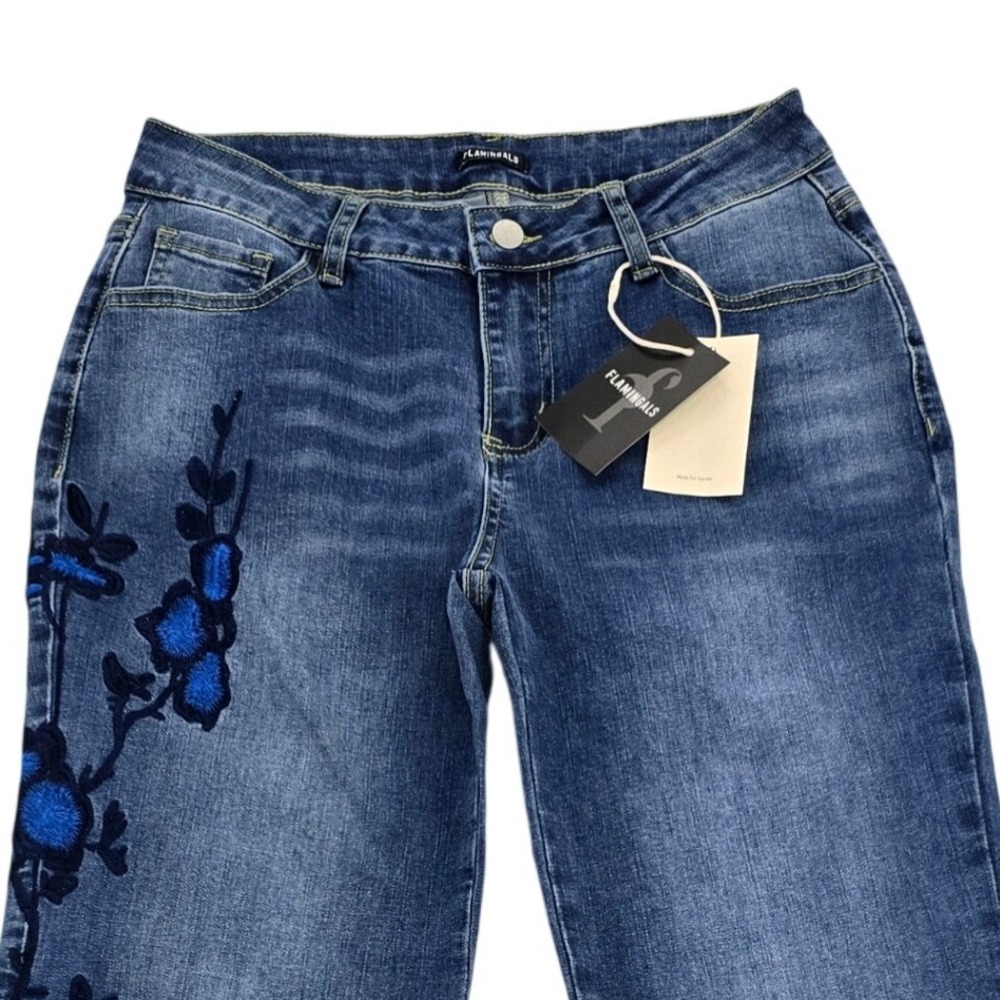 Flamingals Womens Blue Floral Embroidered Flare Jeans Medium Wash Size M‎ NWT - Picture 3 of 8